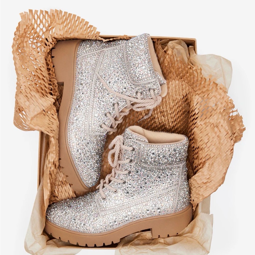 BNIB Betsey Johnson Hudson Silver Rhinestone Glittering Silver Combat Boots 6